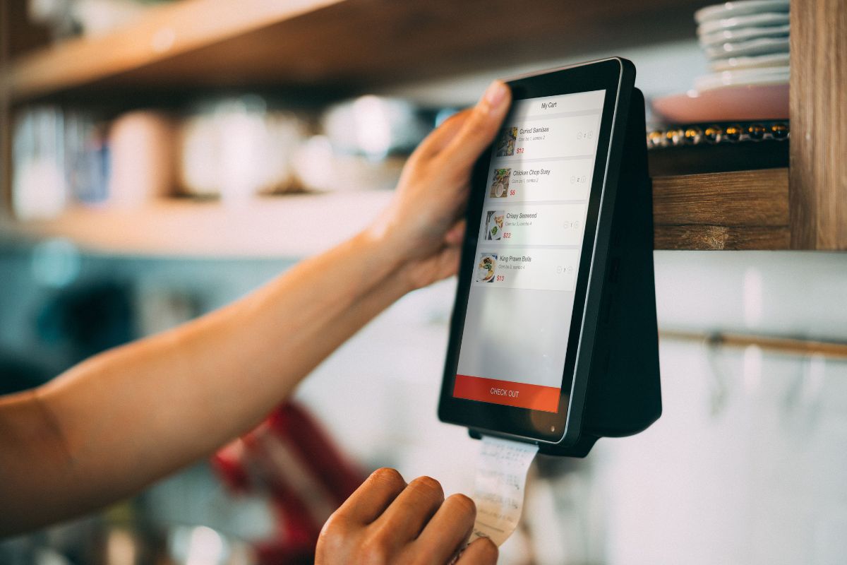 Pesquisa revela que 64% dos brasileiros usam o setor de foodservice até três vezes por semana