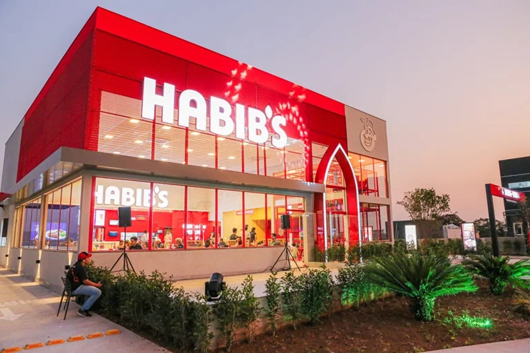 Dona do Habib's pede proteção judicial contra credores por dívida de R$ 312 milhões