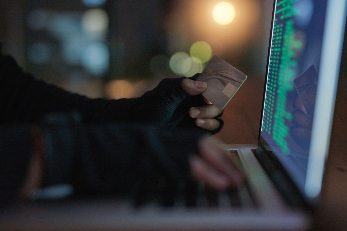 Tentativas de fraude no e-commerce ameaçam R$ 573 milhões do varejo no Brasil