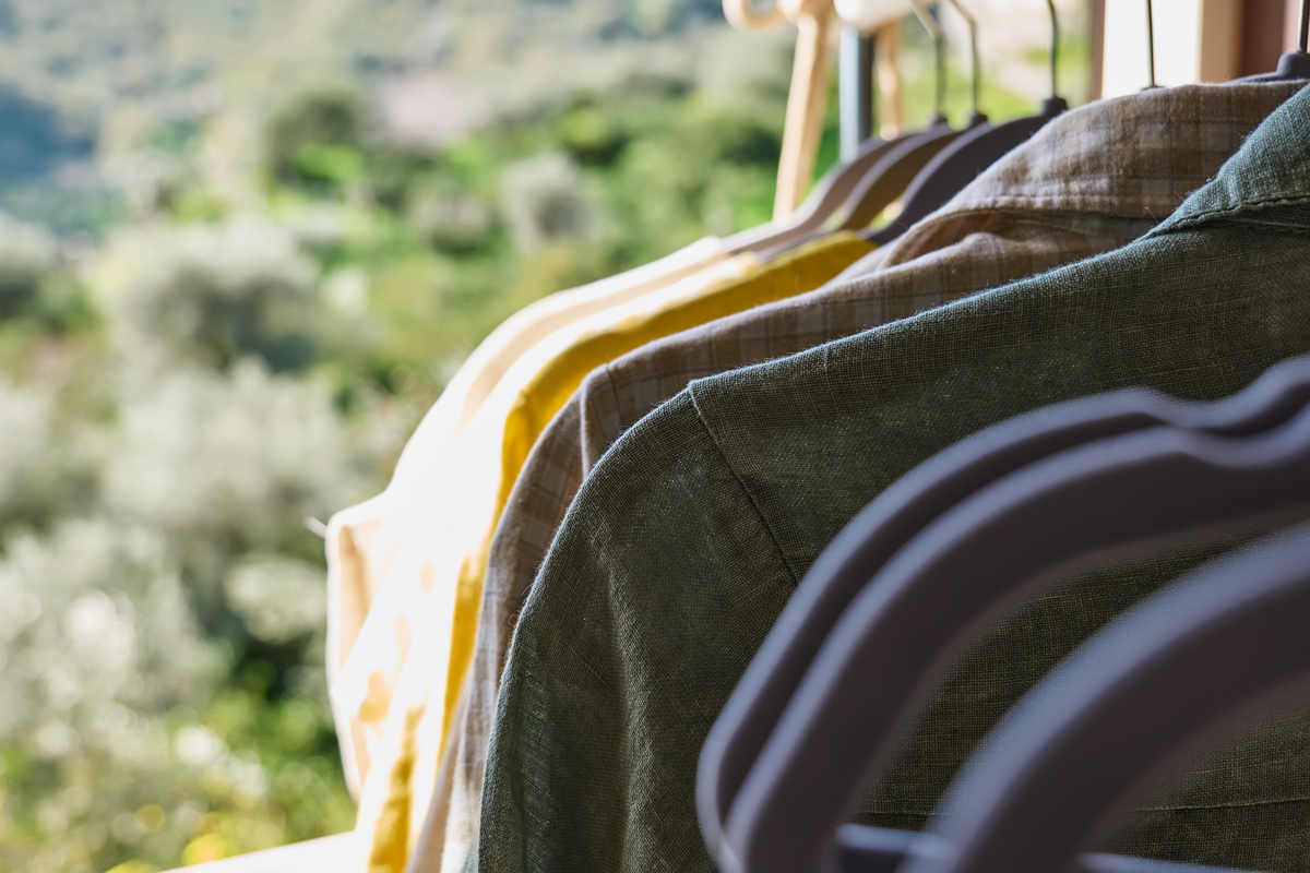 Slow fashion no varejo ganha força como alternativa sustentável contra estoques parados