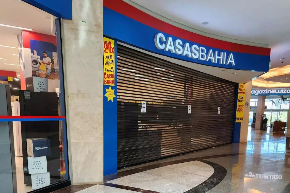 Justiça manda suspender demissões na Casas Bahia e exige negociação com sindicato