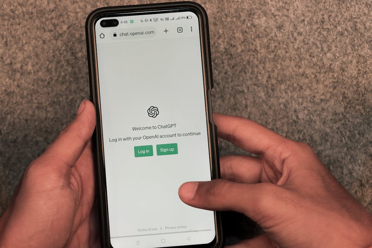 OpenAI inicia testes de anúncios no ChatGPT para usuários brasileiros