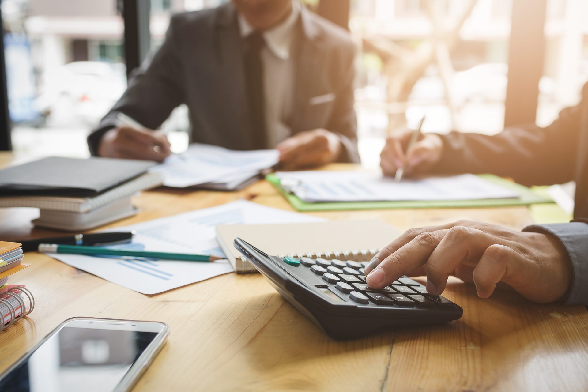 O erro que faz empresas crescerem e lucrarem menos