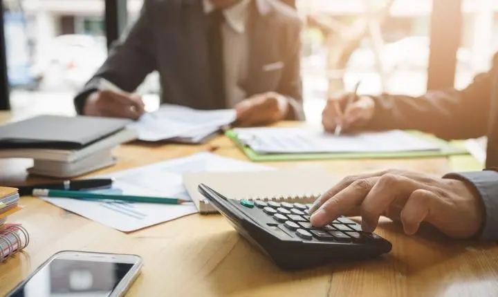 O erro que faz empresas crescerem e lucrarem menos