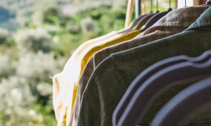Slow fashion no varejo ganha força como alternativa sustentável contra estoques parados